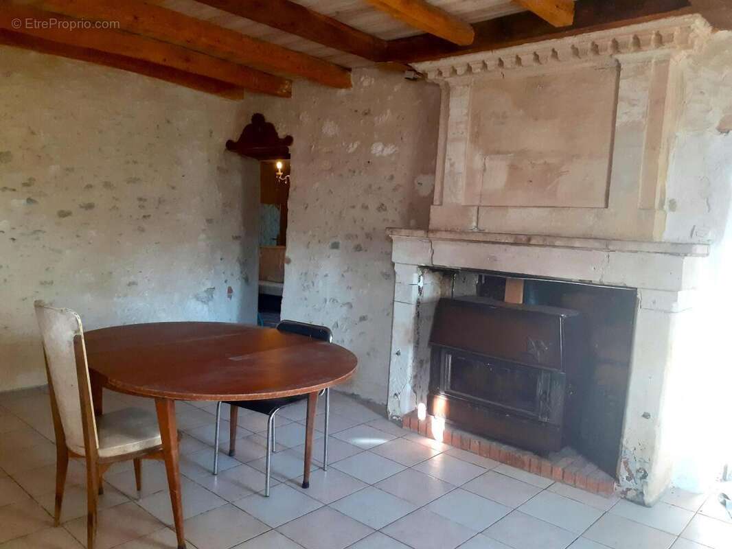   - Maison à SAINT-MARTIN-DE-SANZAY