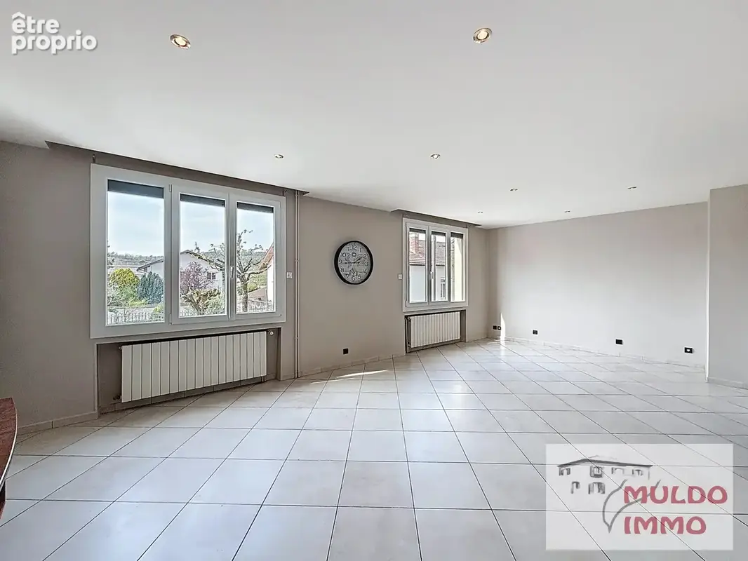 OYONNAX CENTRE – Maison 207 m² –  3 garages - photo 11