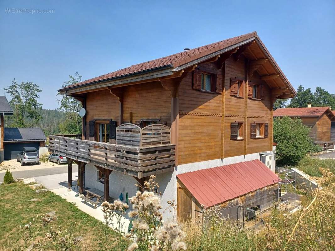 PREMANON : Chalet avec 2 logements et grand garge - photo 20