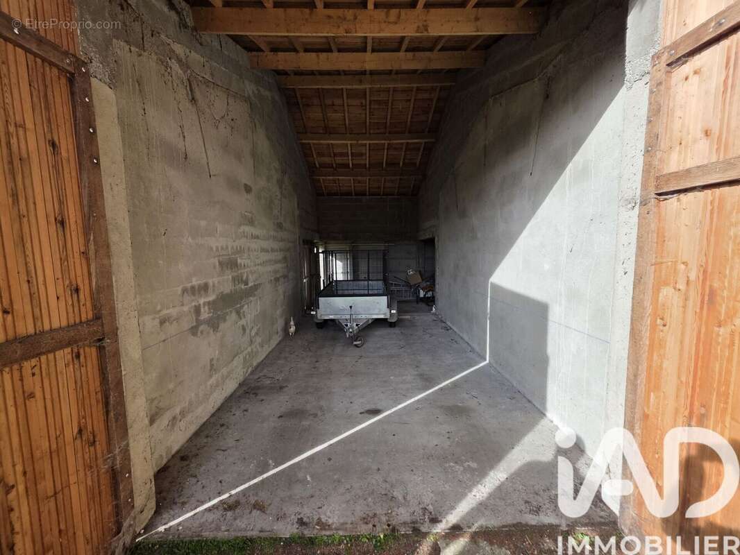 Photo 3 - Parking à PARTHENAY