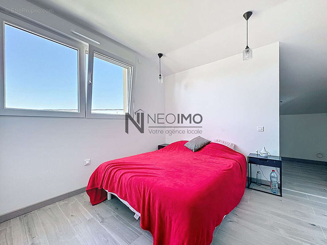 Maison à NEUFCHATEAU