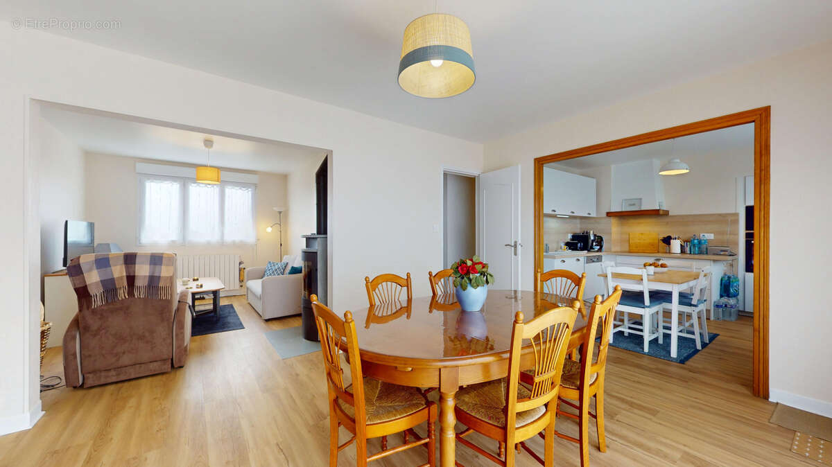 Maison à SAINT-SENIER-SOUS-AVRANCHES