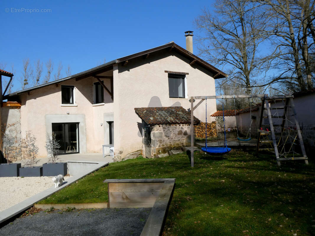 Maison à SAINT-MARTIN-LESTRA