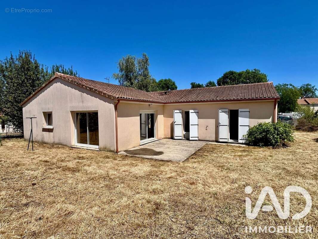 Maison 113 m² à Fleure  - photo 2