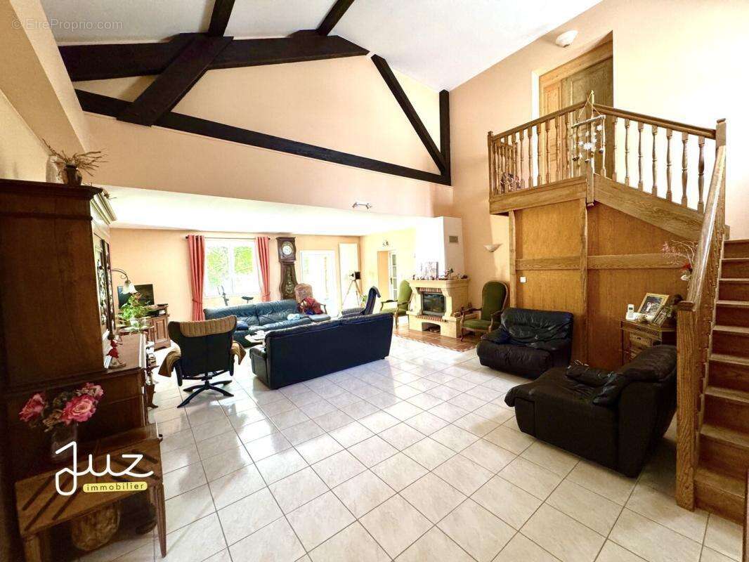 Maison à SURY-LE-COMTAL