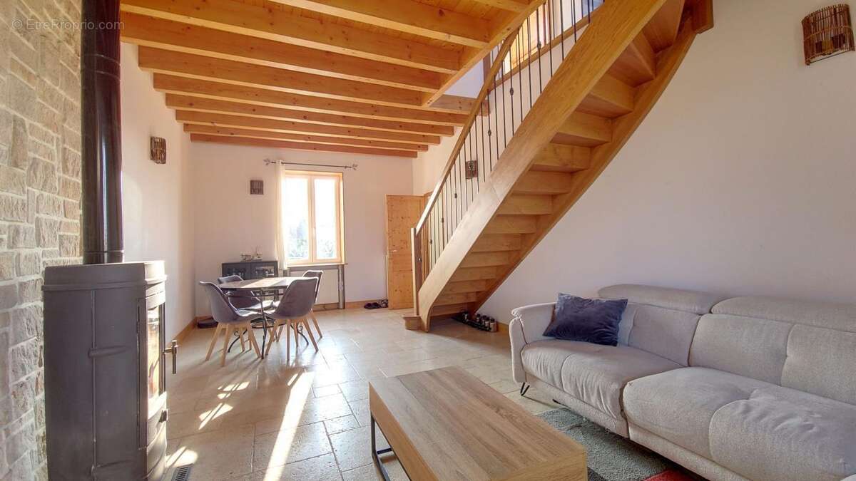 Maison à MAGNY-MONTARLOT