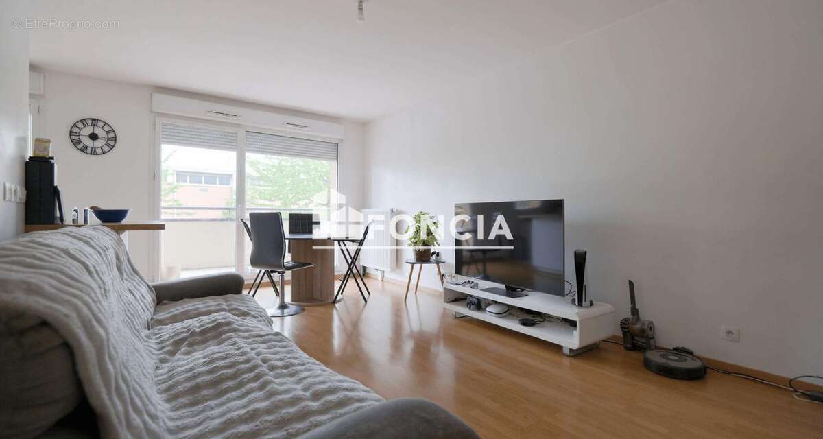 Appartement à SAINT-PIERRE-DU-PERRAY