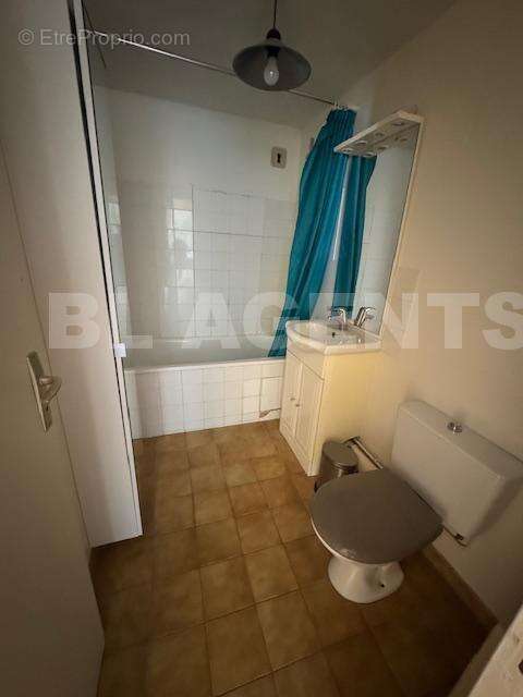 SDB Fontenay - Appartement à FONTENAY-LE-FLEURY