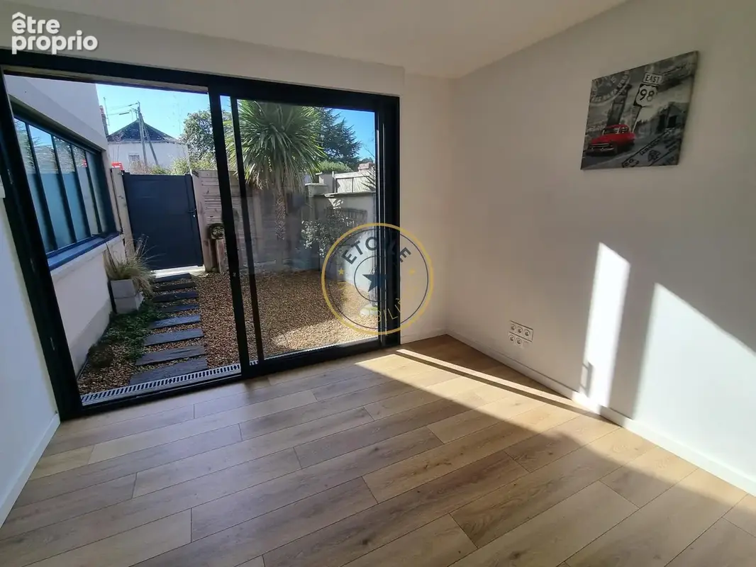 LOFT avec grande terrasse et double garage. - photo 2