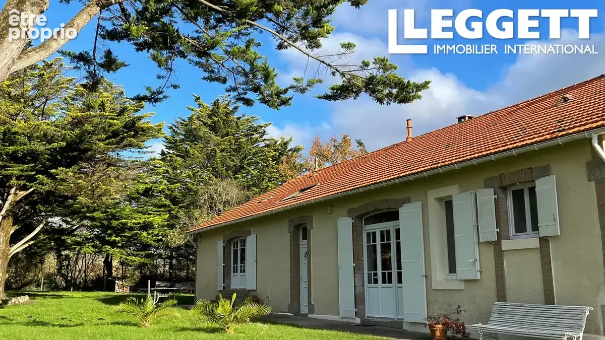 Belle maison très spacieuse, implantée dans son joli parc clos et arborée de 4660 m2, tout près des plages - photo 1