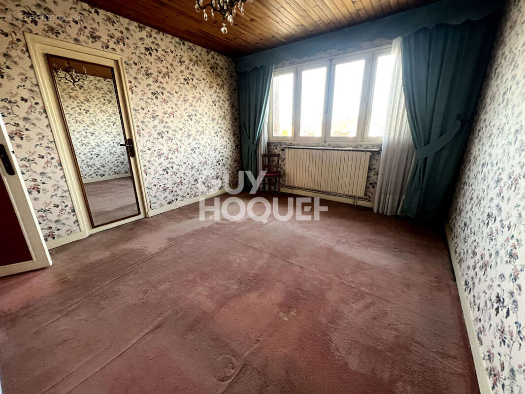 Maison à SAINTE-GENEVIEVE-DES-BOIS