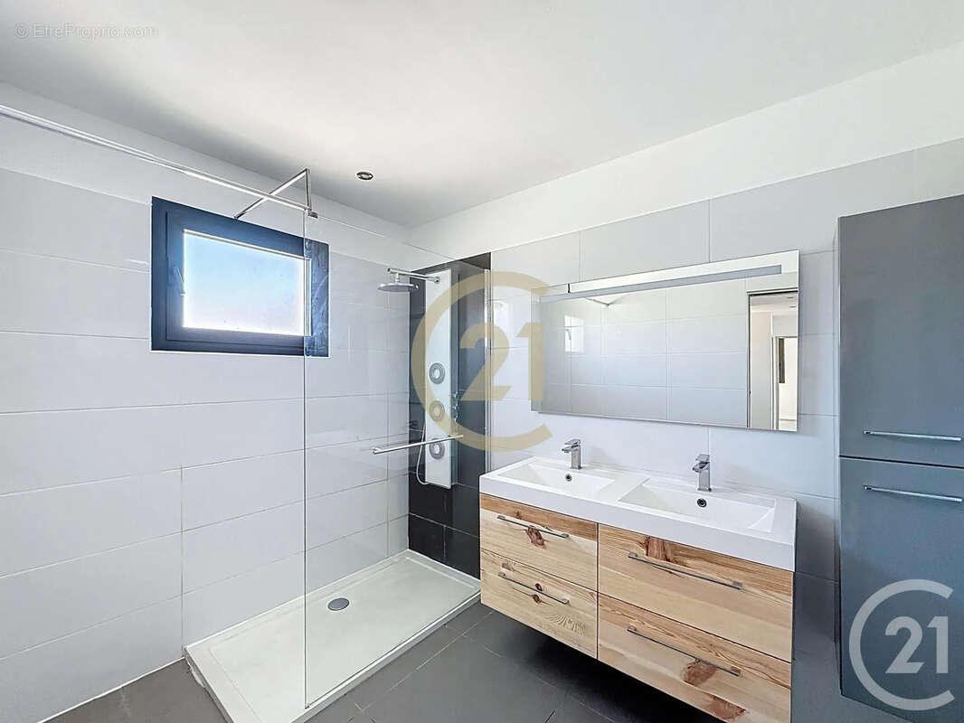 Maison 216 m² à Aramon  - photo 12