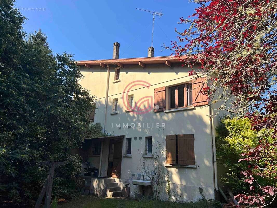 Maison Familiale de 255m2 sur 5000m2 de Terrain - photo 2