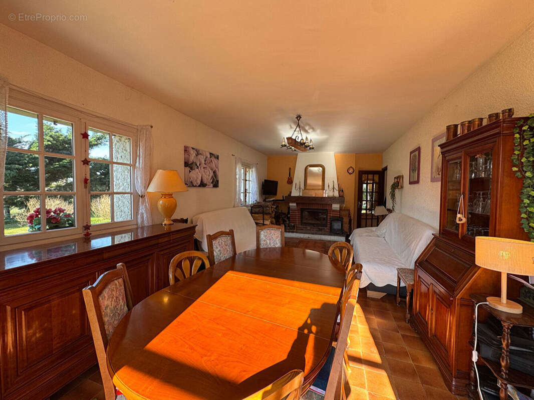 Maison à LASSAY-SUR-CROISNE