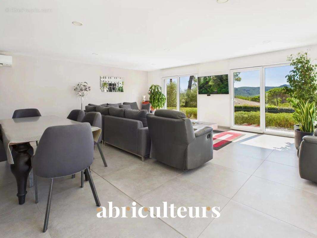 Belle villa contemporaine/vue panoramique en vente à Bagnols-en-Forêt (83600) - photo 5