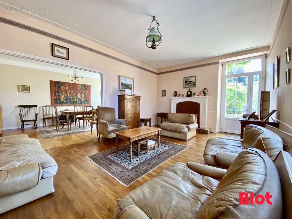 Maison 203 m² à Saint-Meen-Le-Grand  - photo 8