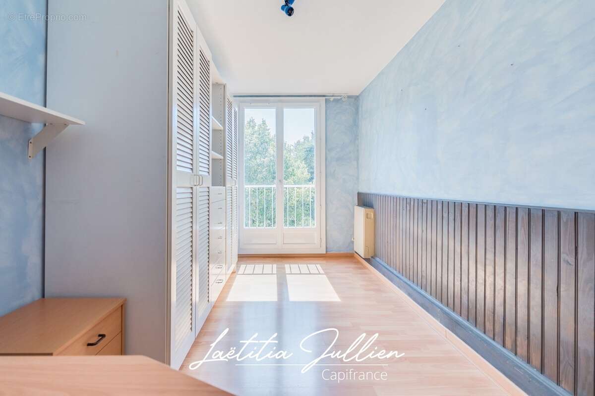 En exclusivité par Laëtitia JULLIEN – Marseille 10ème – Les Collines – T4 traversant de 83,83 m² avec balcon et loggia au pied d - photo 16