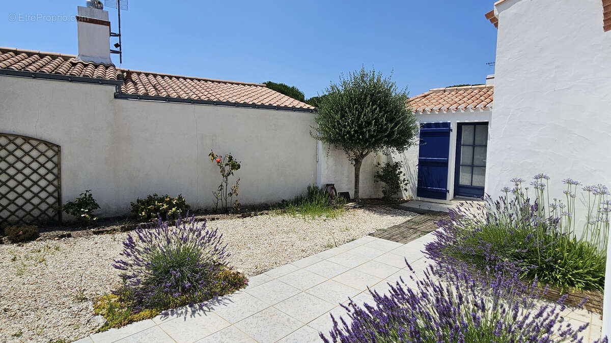 A proximité du bois des Eloux, belle maison en très bon état. - photo 8