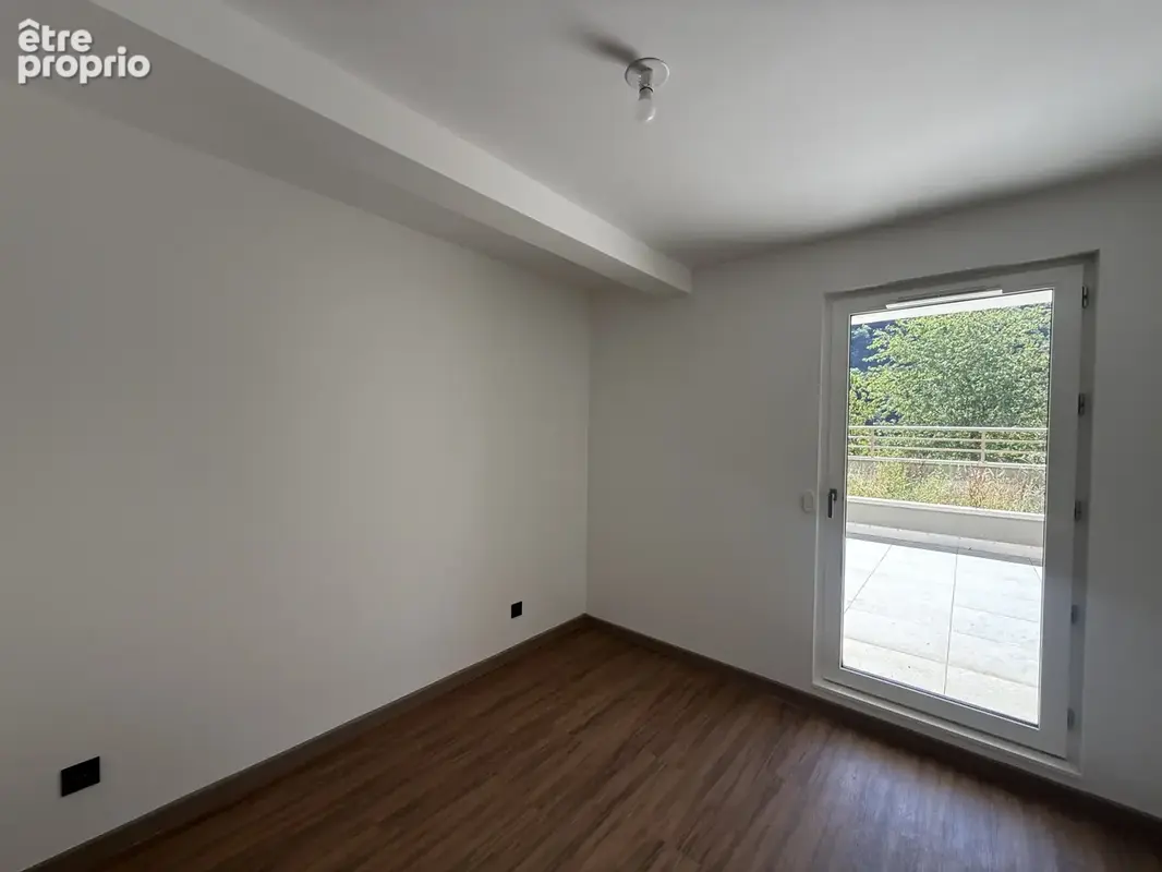 Appartement T3 avec grande terrasse et stationnement - photo 4