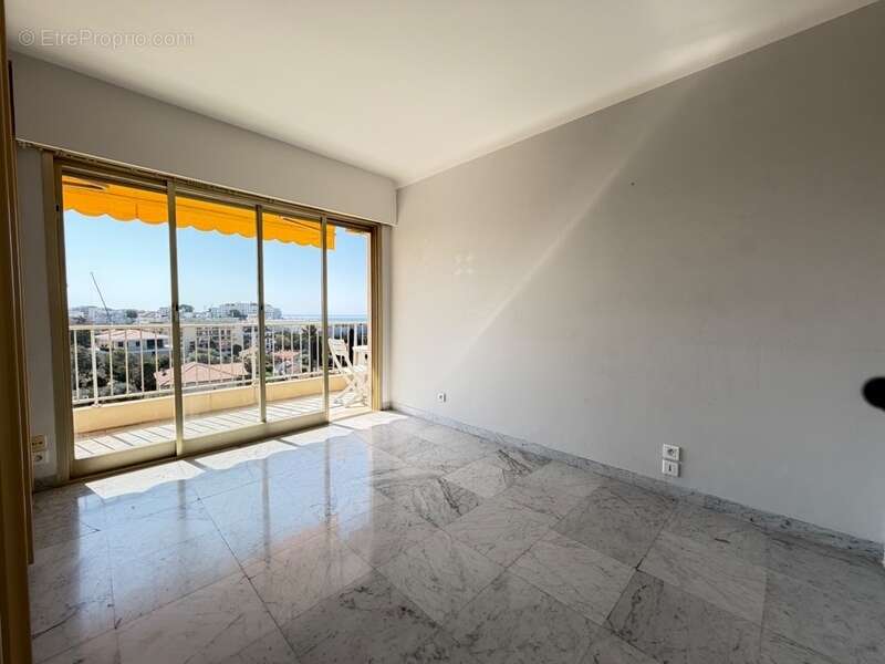 Exceptionnel - Appartement 3 pièces – Vue mer panoramique –parking et cave- Juan-les-Pins - photo 3