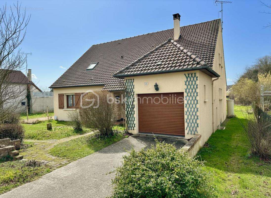 Maison 8 pièces de 180m² à VENEUX-LES-SABLONS (77250) - photo 2