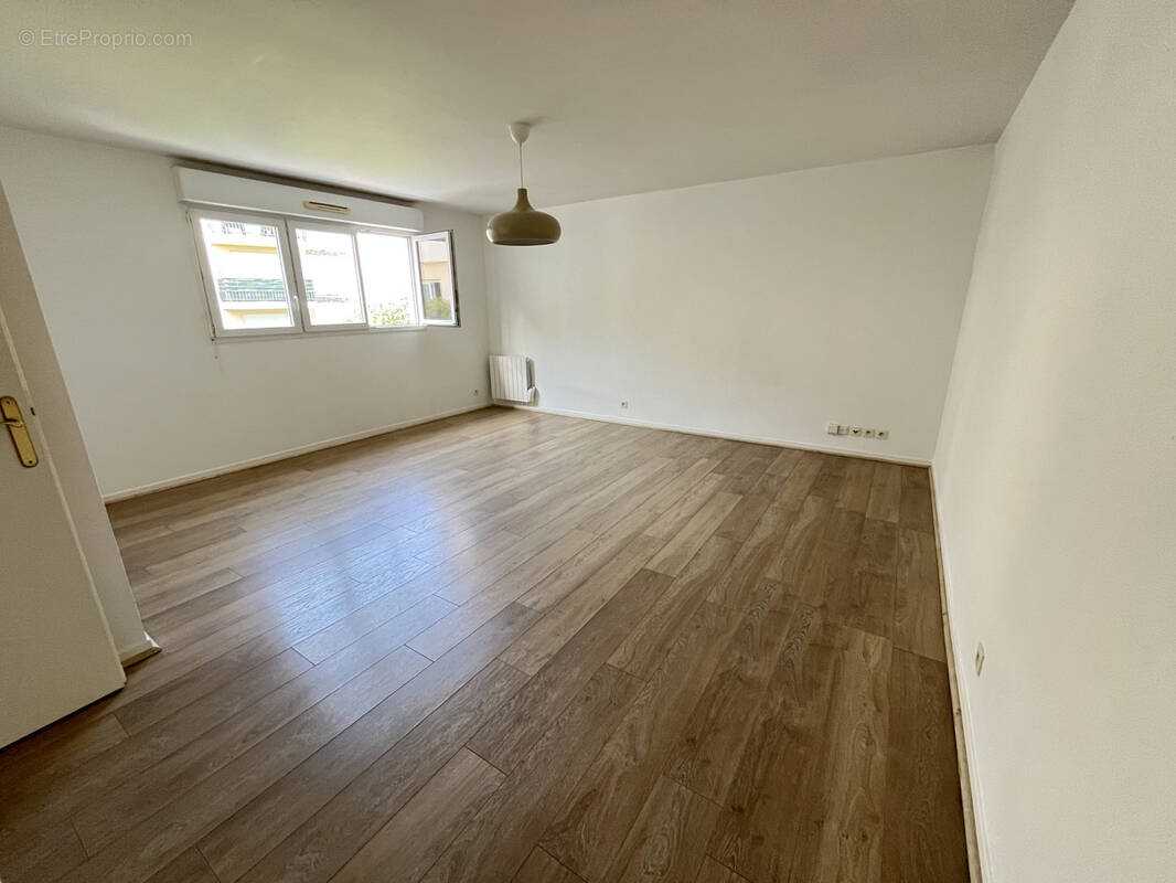 Appartement à SARTROUVILLE