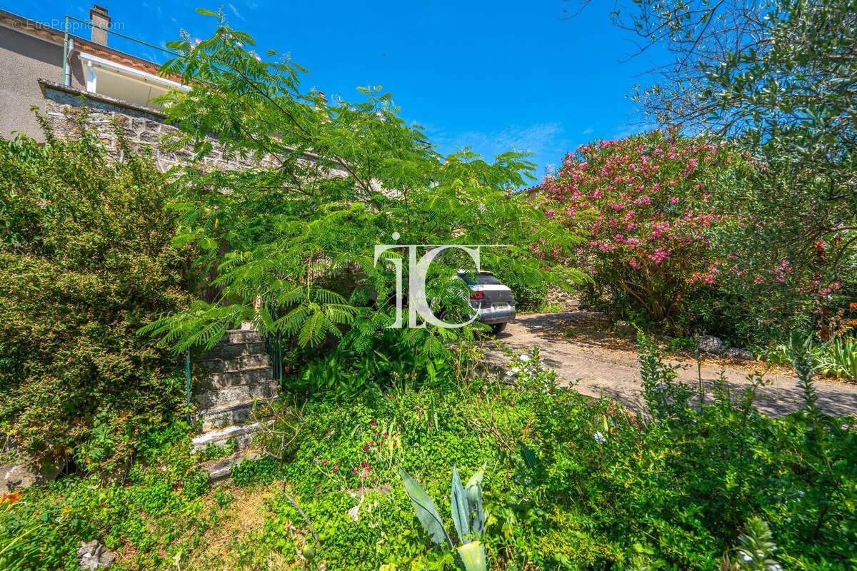 Maison à SAINT-PAUL-LE-JEUNE