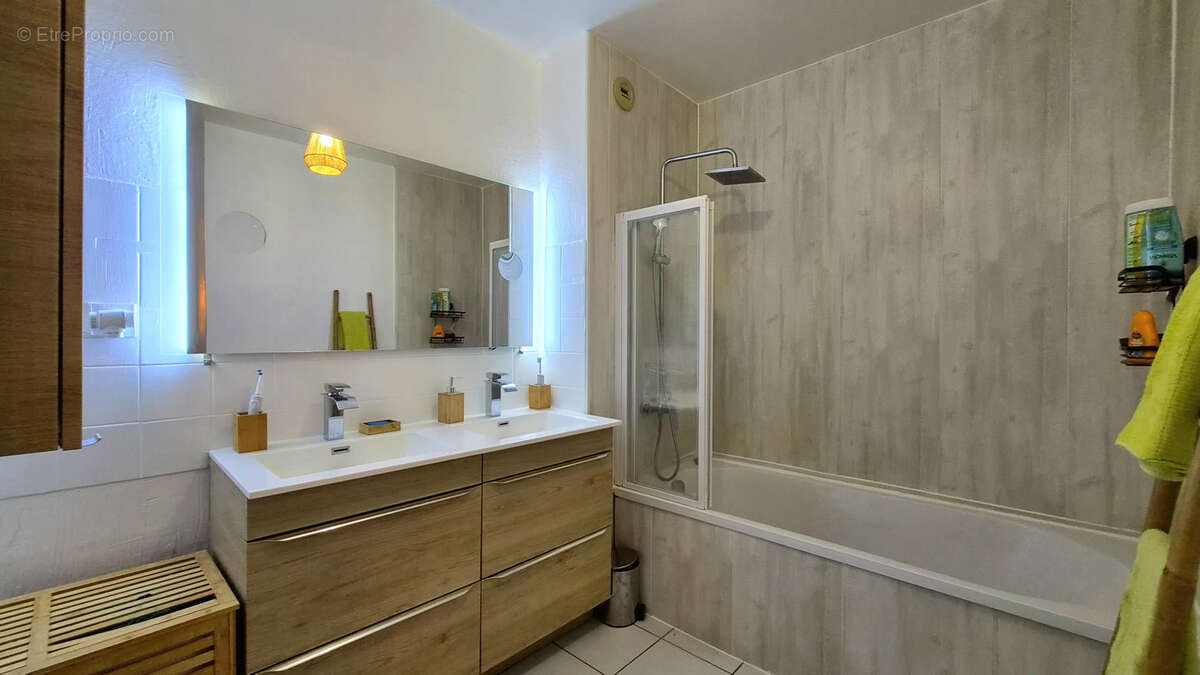 Appartement  à vendre T3 de 85 m2   Ascenseur, centre-ville et caves à Romans-sur-Isère - photo 14