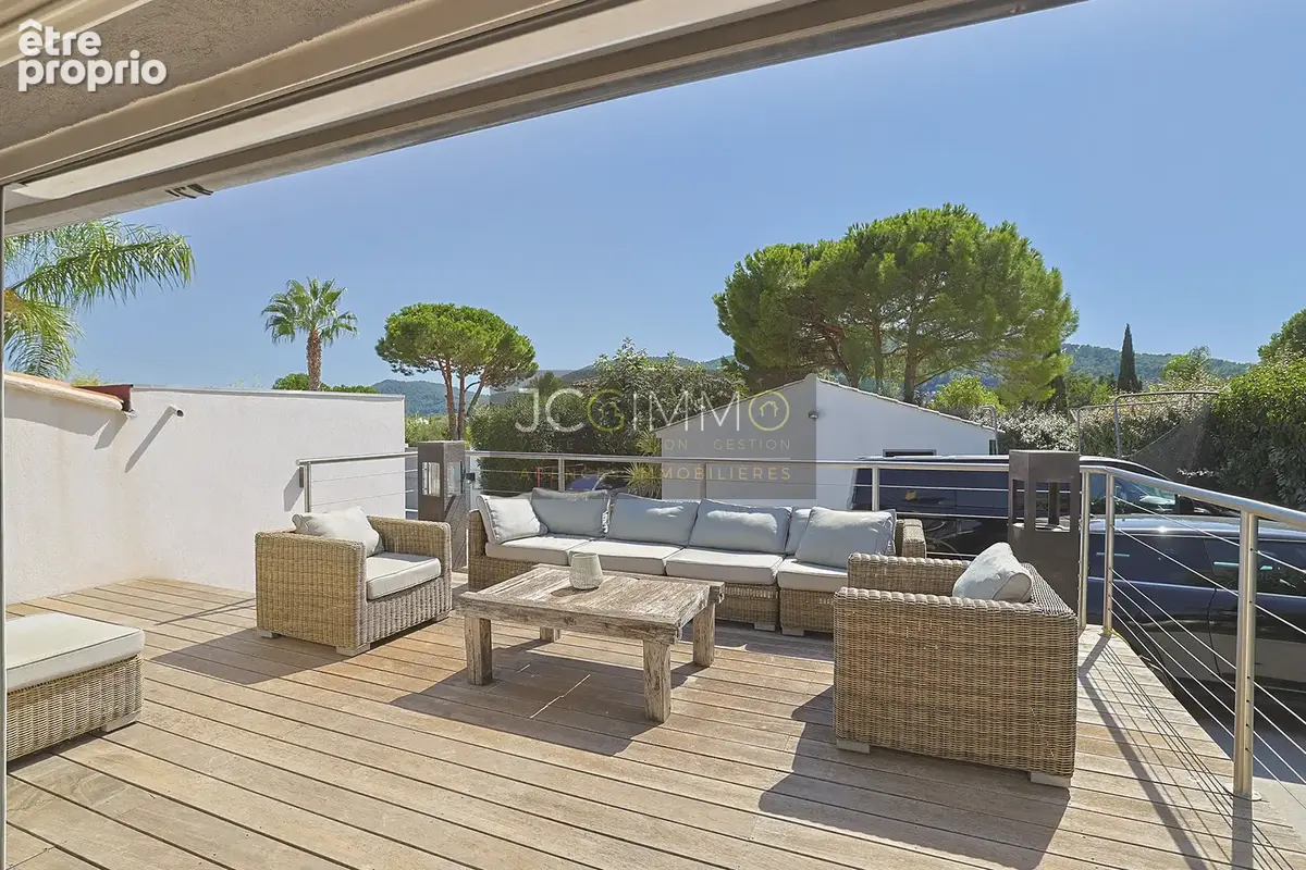 Villa de plain-pied + garage et piscine traditionnelle, bar, pool-house, et nombreuses annexes - photo 28