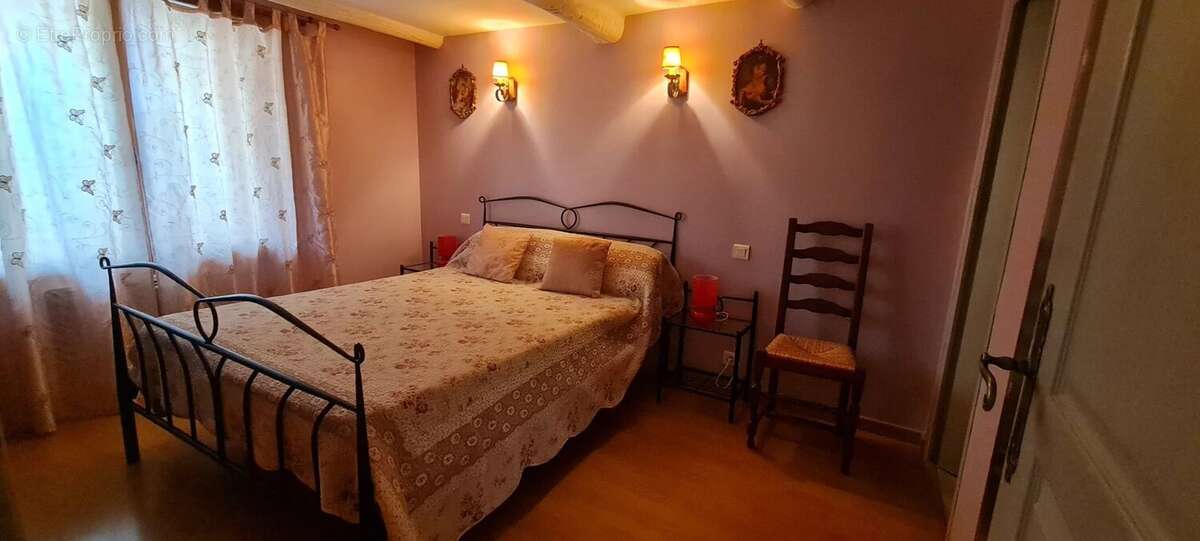 Maison à CASTAGNIERS