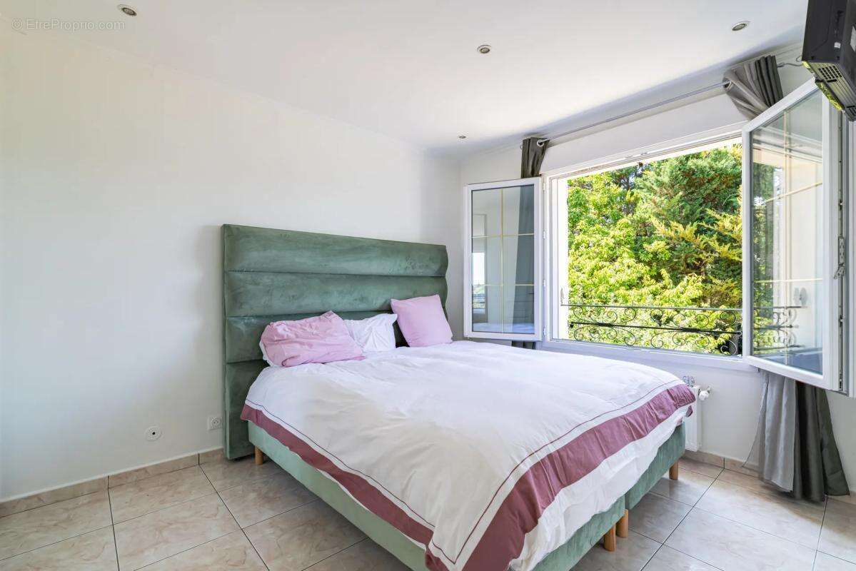 Maison de 10 pièces de 228 m² à Sarcelles - photo 7