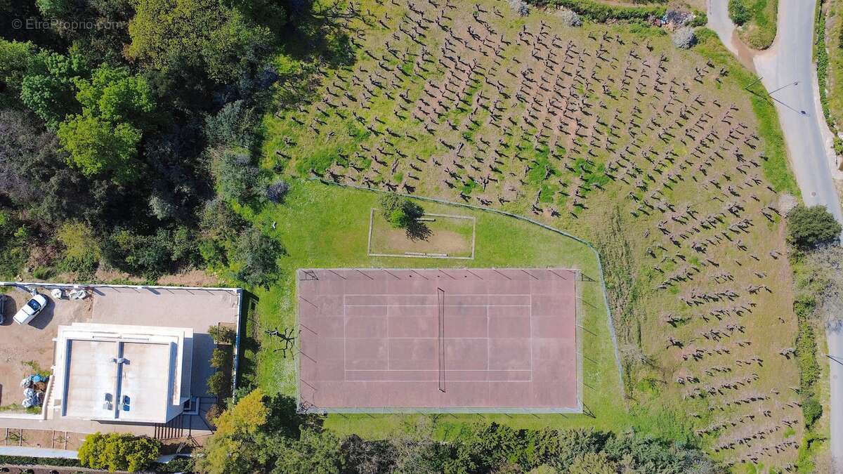 Maison à LA ROQUETTE-SUR-SIAGNE