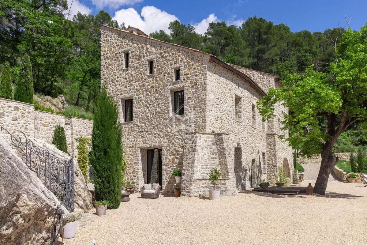 Maison à TOURRETTES