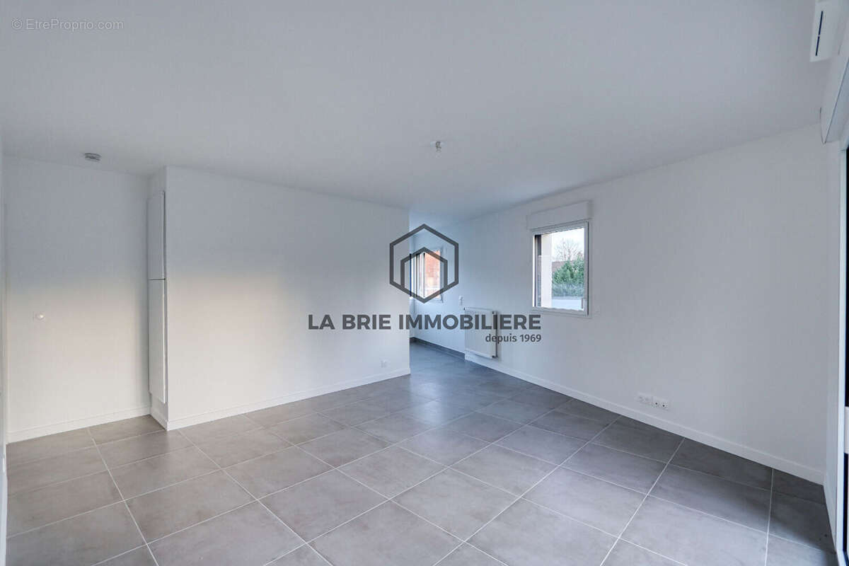 Appartement à RUBELLES