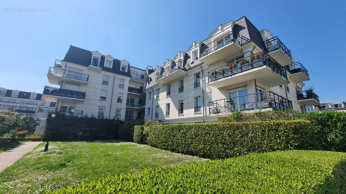 Appartement à SARTROUVILLE