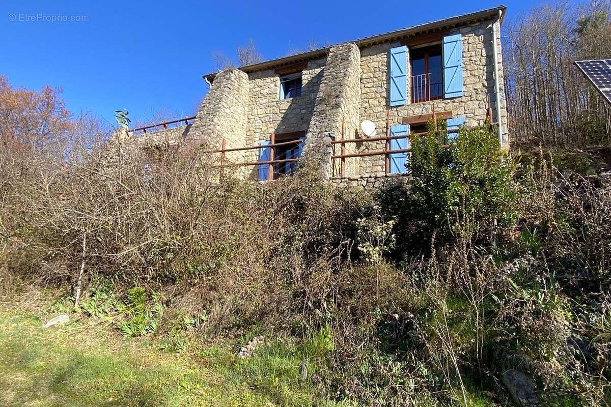 Maison à SAINT-LAURENT-DE-CERDANS