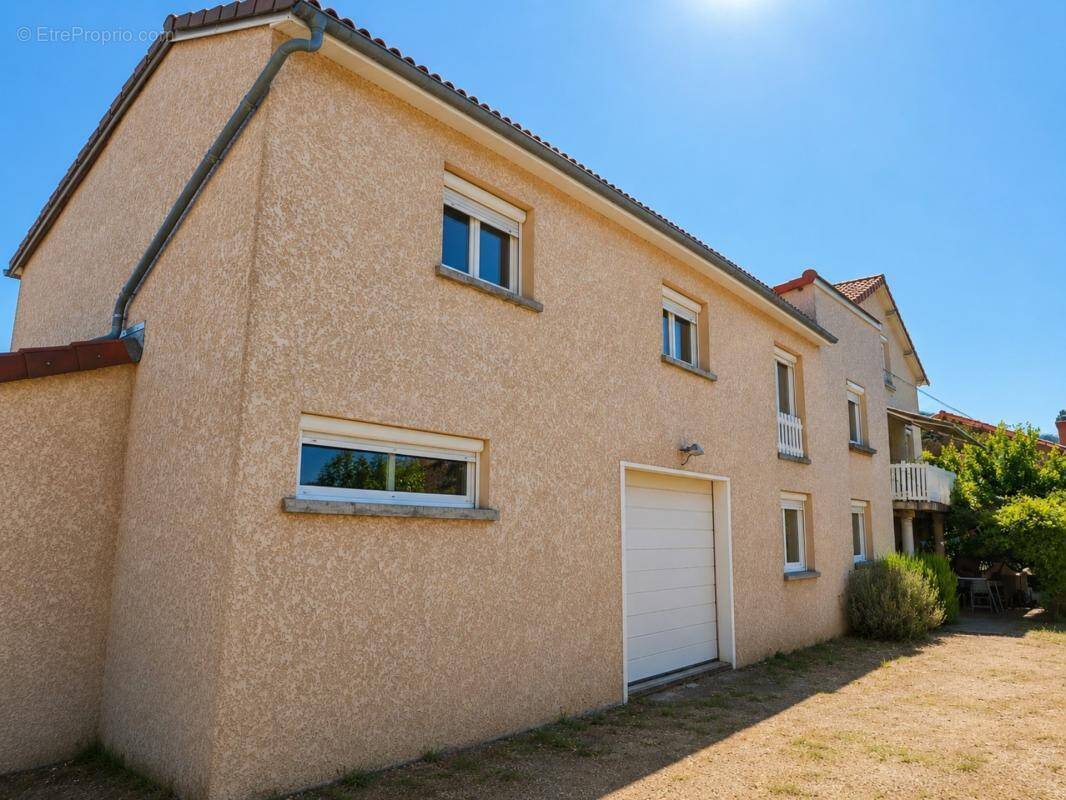 Maison à LES MARTRES-DE-VEYRE