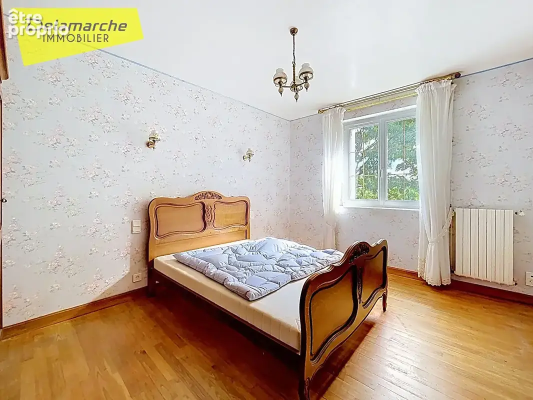 À vendre : maison à Grandparigny, 5 chambres, vie de plain-pied, sous-sol complet, dépendances et terrain constructible - photo 5