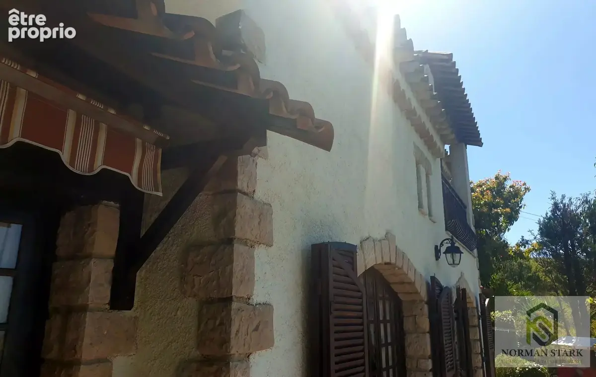 Villa 7 pièces à Aspremont avec vue mer jusqu’au Cap d’Antibes, terrain 2 850 m², au calme, à 20 min de Nice – beau potentiel de - photo 3