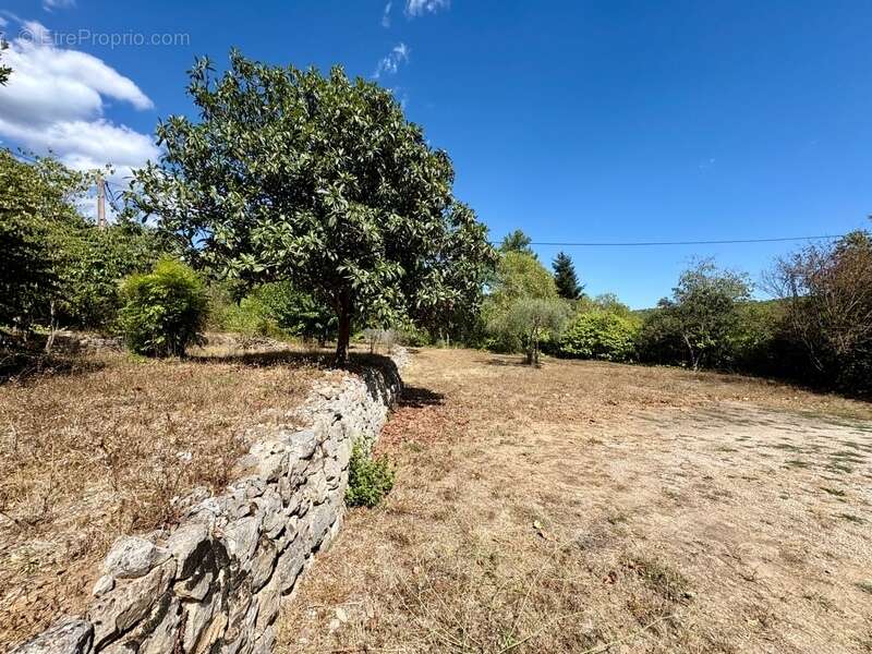 Magnifique maison en pierre de caractère avec annexes à Fayence (175 m² habitables + 126m2 de dépendances) (83) - photo 4