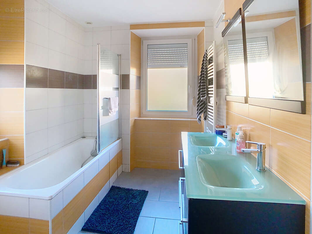 Appartement à MEZIRE