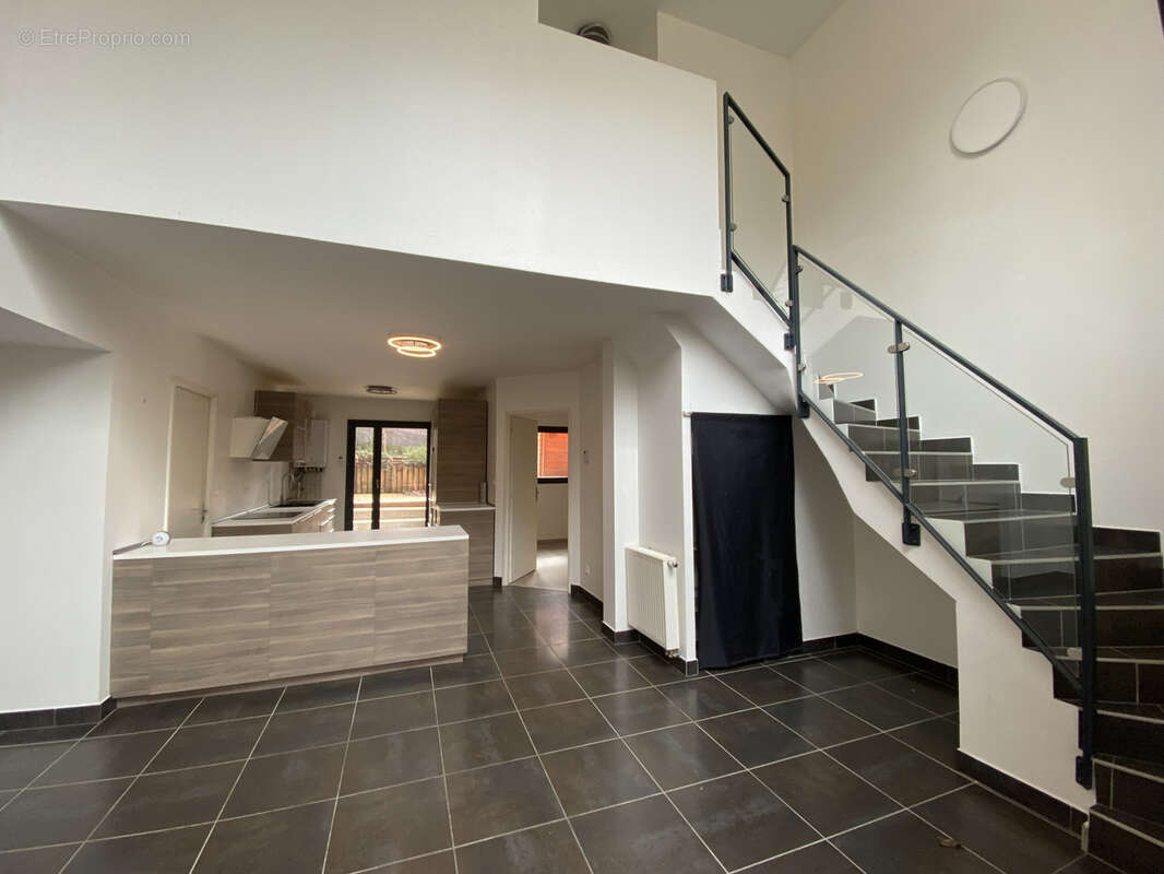 Appartement à CHARBONNIERES-LES-BAINS