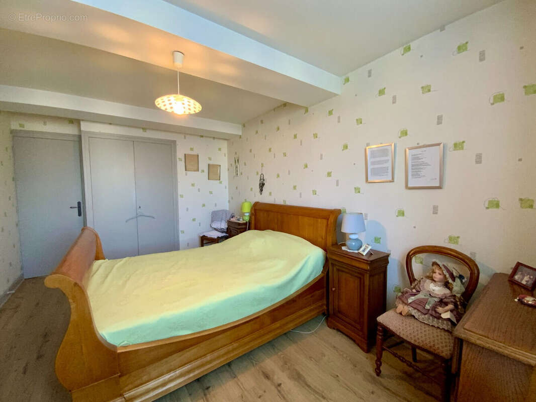 Maison à SAINT-GENIS-DE-SAINTONGE