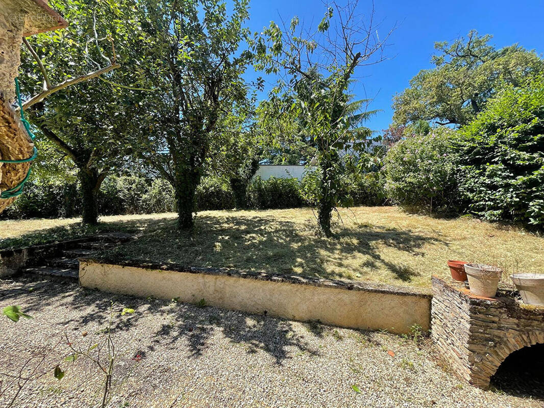 Maison à SAINT-GENIS-LES-OLLIERES