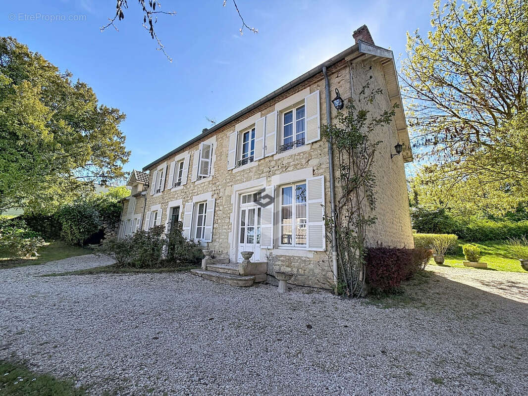 Maison 241 m² à Villers-Franqueux  - photo 2
