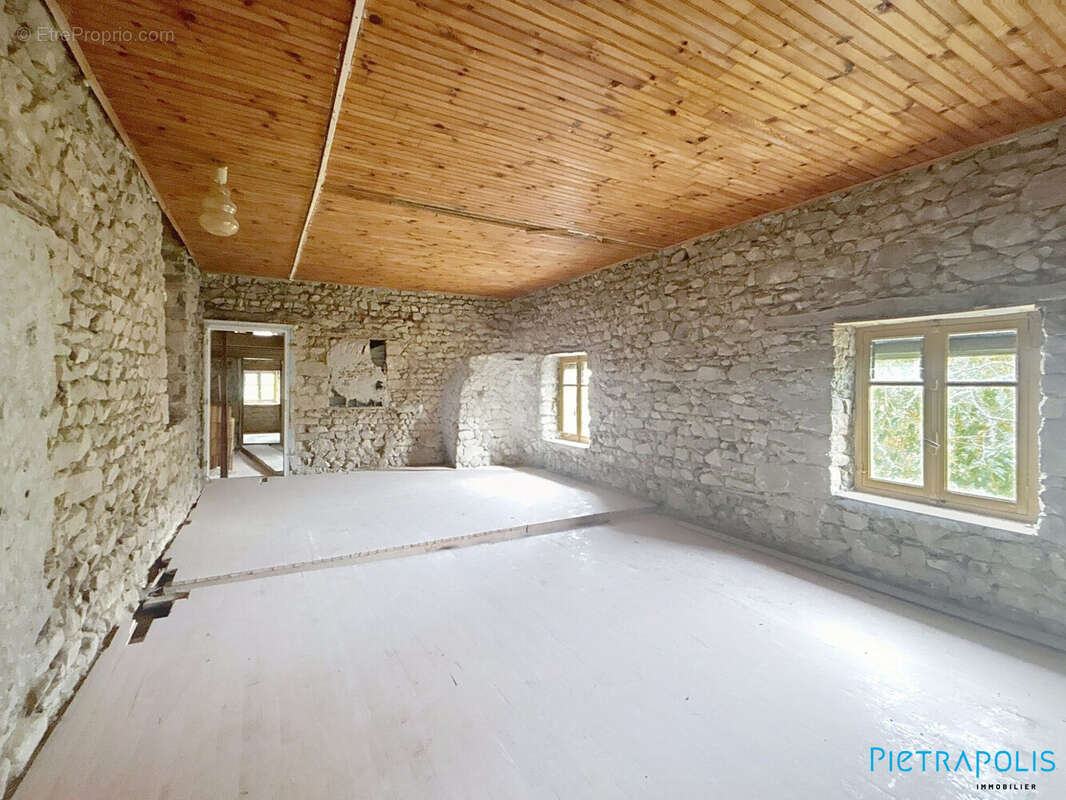 Maison à CLAVEISOLLES