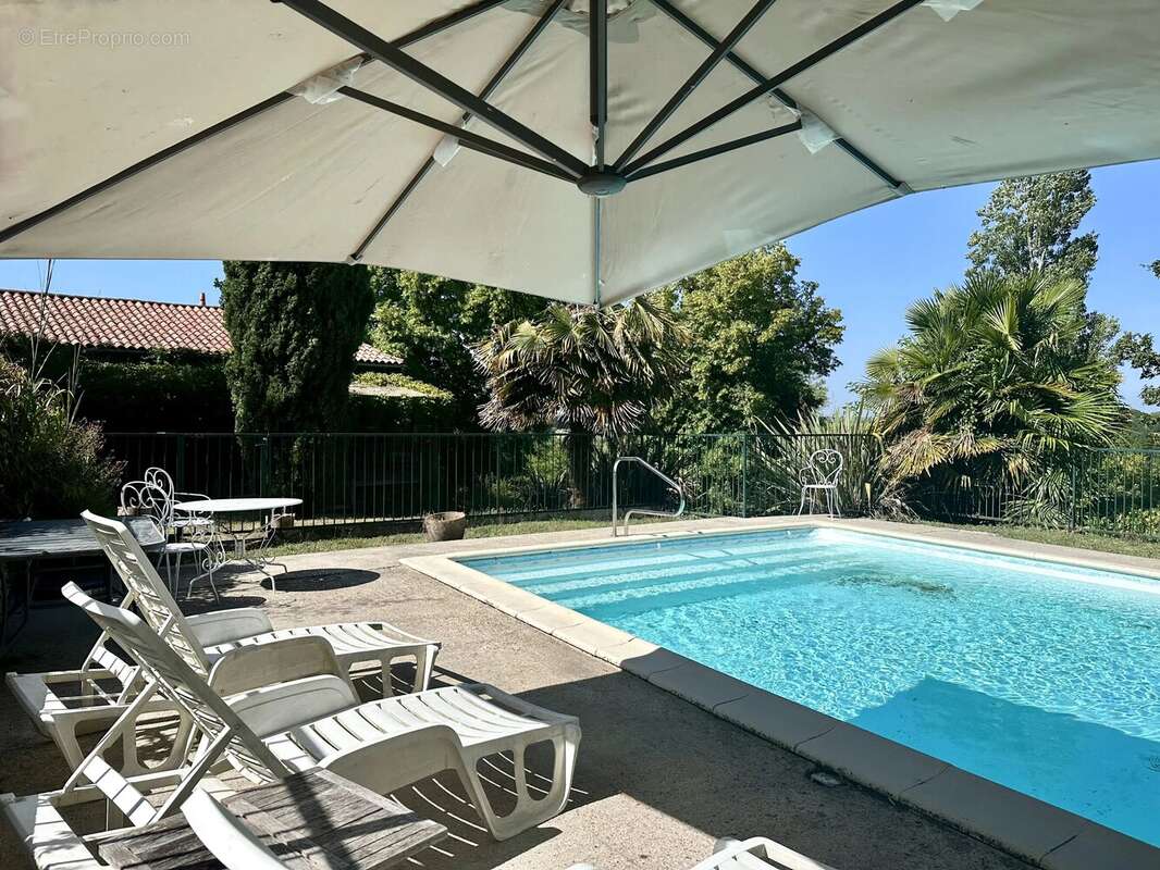Belle maison en pierre avec piscine, jardin et vue sur la campagne - photo 2