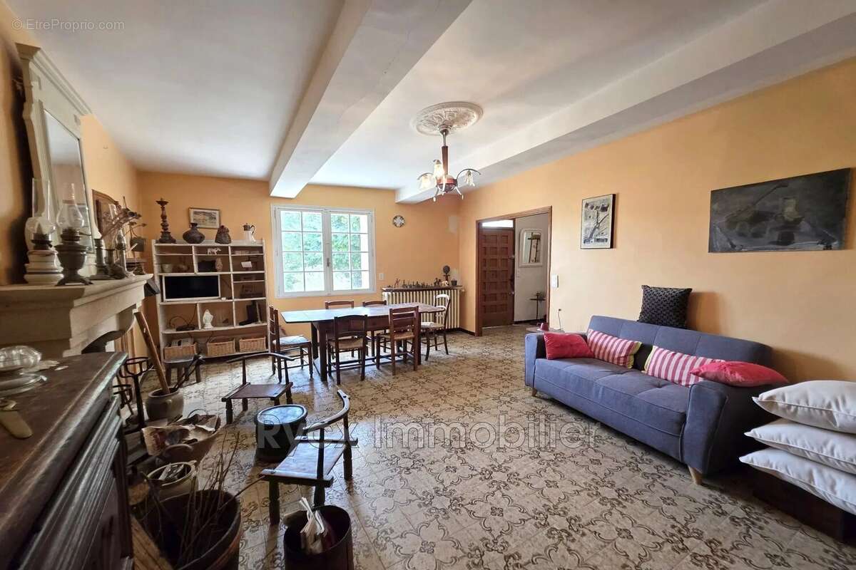 Maison 98 m² à Saint-Saturnin-Les-Apt  - photo 7