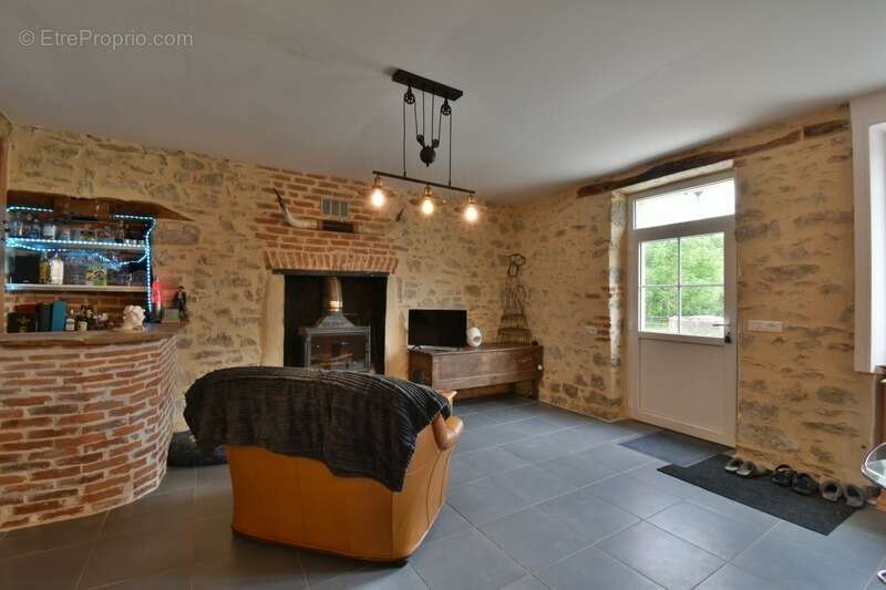 Maison à SAINT-LEGER-MAGNAZEIX