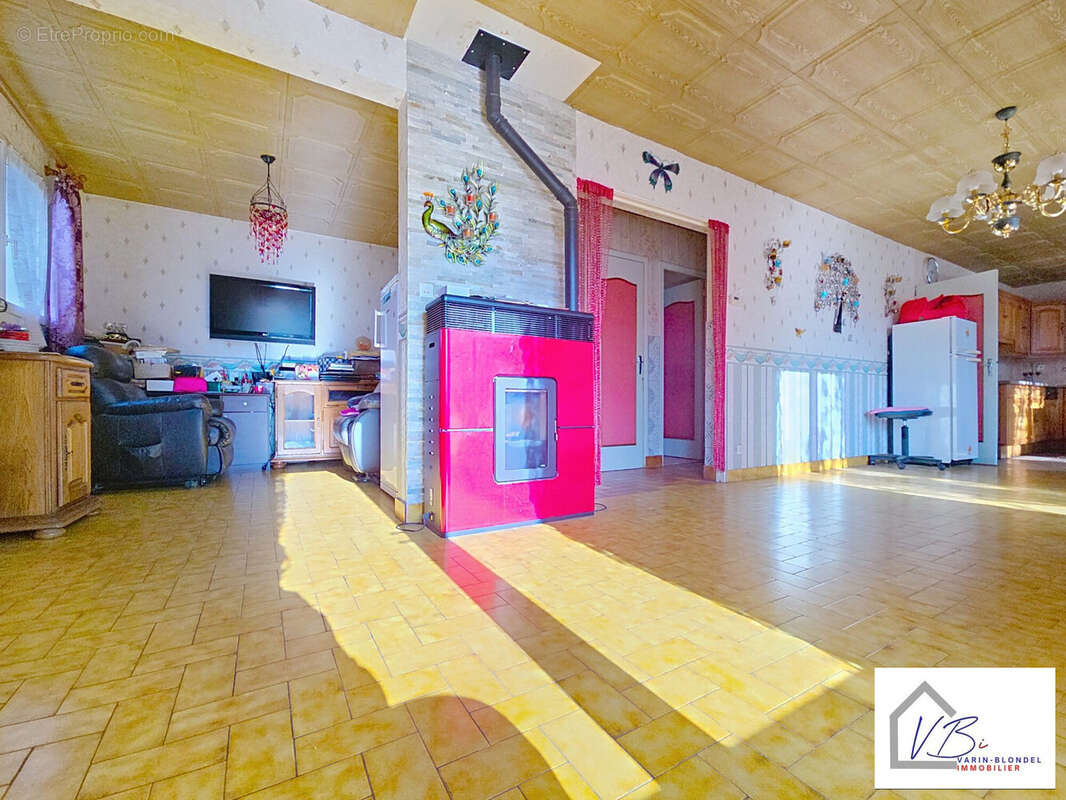 Salon-séjour - Maison à GRAND-CAMP